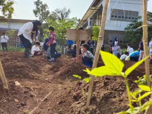 Read more about the article Kegiatan Berkebun SD Tanah Tingal