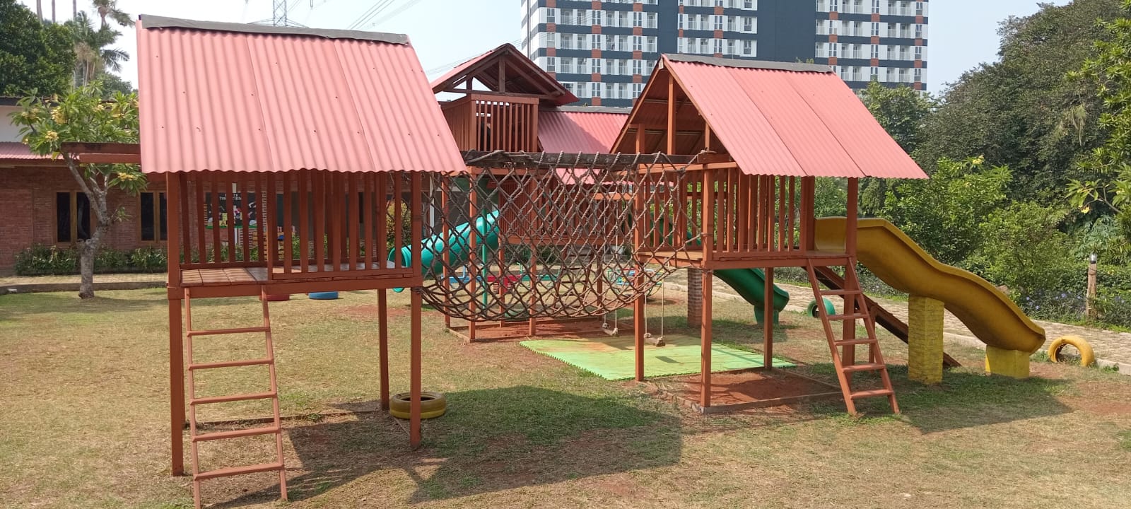 Playground Sekolah Tanah Tingal