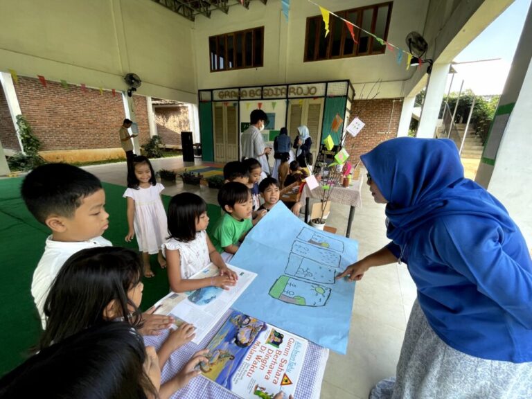 Read more about the article Hari Literasi Internasional Sekolah Tanah Tingal: Literasi Jadi Seru, Kreatif, dan Bermakna